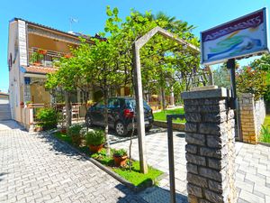 23910016-Ferienwohnung-3-Poreč-300x225-4