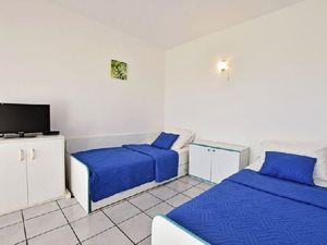 19285100-Ferienwohnung-0-Poreč-300x225-4