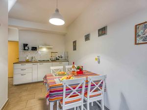 24043279-Ferienwohnung-4-Poreč-300x225-5