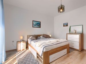 23842220-Ferienwohnung-6-Poreč-300x225-5