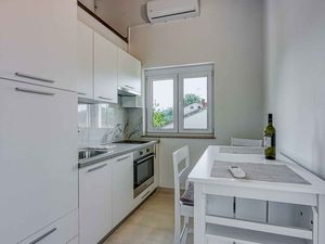 24054509-Ferienwohnung-2-Poreč-300x225-3