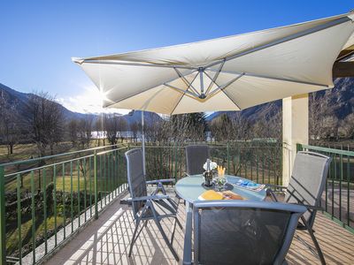 Terrasse mit teilweisem Seeblick