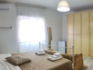 23894137-Ferienwohnung-14-Portici-300x225-1