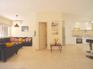 23866721-Ferienwohnung-8-Portimão-300x225-1