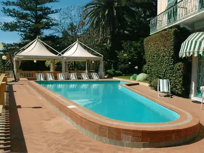 PoolOfHouse