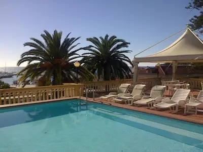 PoolOfHouse