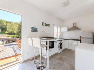 23988321-Ferienwohnung-4-Portoferraio-300x225-4