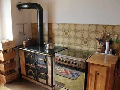Holzofen, zum Kochen und heizen der Wohnung, Gasofen mit 4 Flammen (Kein Backofen)