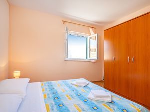 18321696-Ferienwohnung-4-Posedarje-300x225-5