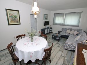 19205675-Ferienwohnung-4-Posedarje-300x225-5