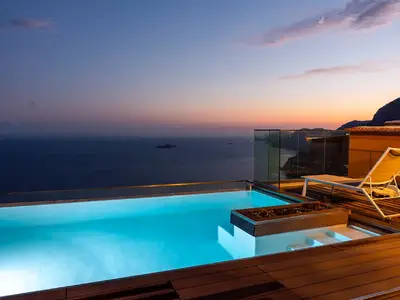 PoolOfHouse