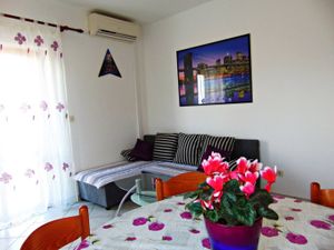 23969487-Ferienwohnung-4-Postira-300x225-1