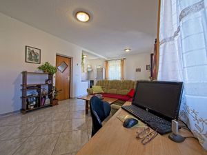 23969485-Ferienwohnung-4-Postira-300x225-3