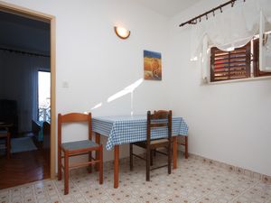 23926241-Ferienwohnung-3-Postira-300x225-1