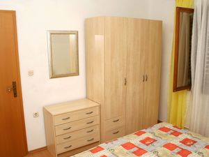 23927124-Ferienwohnung-4-Postira-300x225-5