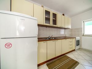 23933302-Ferienwohnung-6-Postira-300x225-3