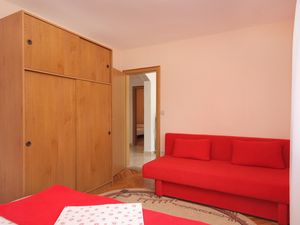 18321461-Ferienwohnung-6-Postira-300x225-5