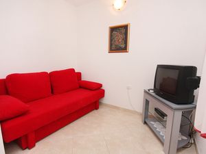 18322389-Ferienwohnung-2-Postira-300x225-1