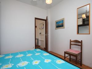 18323520-Ferienwohnung-2-Postira-300x225-5