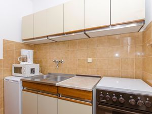 18322464-Ferienwohnung-2-Postira-300x225-2