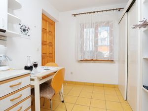 18321683-Ferienwohnung-2-Postira-300x225-2