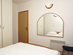 18321584-Ferienwohnung-4-Postira-300x225-4