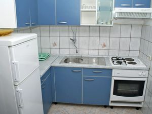 18510776-Ferienwohnung-4-Postira-300x225-3