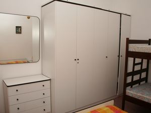 18550357-Ferienwohnung-4-Postira-300x225-5