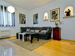 18790084-Ferienwohnung-2-Postira-300x225-2