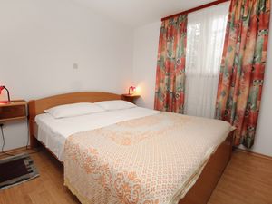 18790097-Ferienwohnung-4-Postira-300x225-4