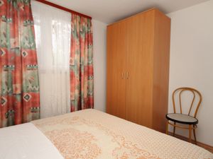 18790097-Ferienwohnung-4-Postira-300x225-5