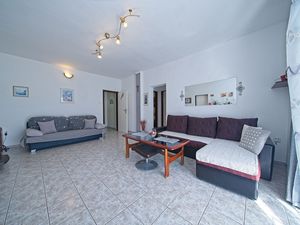 18979963-Ferienwohnung-4-Postira-300x225-3