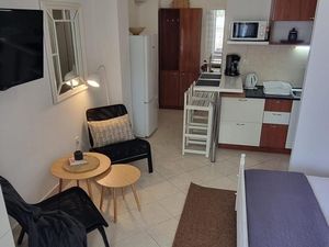 19046451-Ferienwohnung-2-Postira-300x225-5