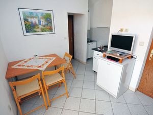 19129305-Ferienwohnung-3-Postira-300x225-1