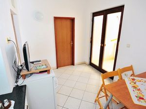 19129305-Ferienwohnung-3-Postira-300x225-2