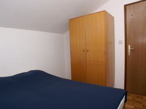 19129305-Ferienwohnung-3-Postira-300x225-5