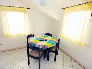 19128133-Ferienwohnung-3-Postira-300x225-1