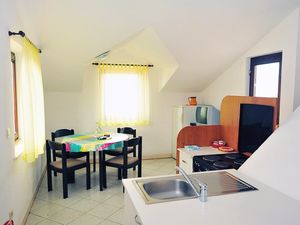 19128133-Ferienwohnung-3-Postira-300x225-2