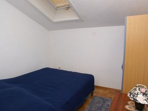 19128133-Ferienwohnung-3-Postira-300x225-4