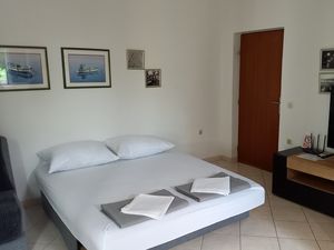 19129912-Ferienwohnung-4-Postira-300x225-1