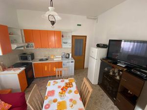 19379042-Ferienwohnung-5-Postira-300x225-1