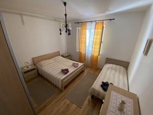 19379042-Ferienwohnung-5-Postira-300x225-5