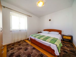 22671809-Ferienwohnung-6-Postira-300x225-4