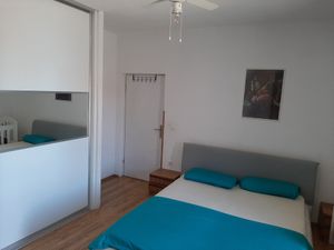 23049319-Ferienwohnung-6-Postira-300x225-4