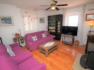 23153019-Ferienwohnung-2-Postira-300x225-2