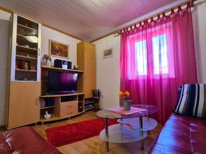 23431302-Ferienwohnung-4-Postira-300x225-1