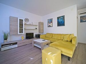 23920238-Ferienwohnung-5-Postira-300x225-2