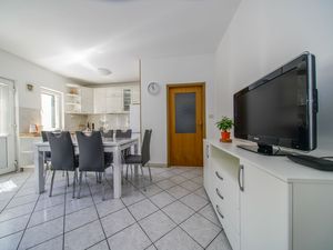 23923739-Ferienwohnung-5-Postira-300x225-3