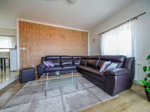 23923737-Ferienwohnung-7-Postira-300x225-3