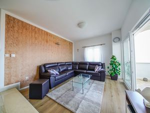 23923737-Ferienwohnung-7-Postira-300x225-4